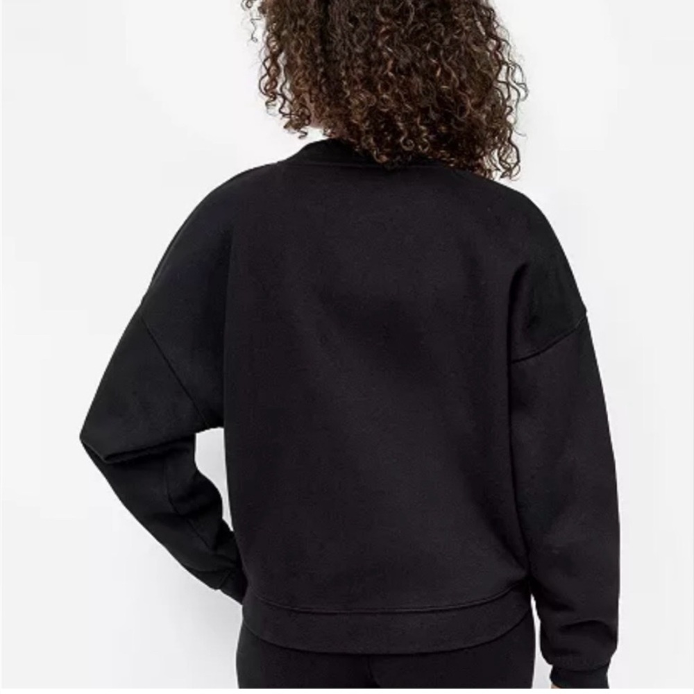 DKNY Black Crewneck Pullover Sweatshirt NWT - Picture 2 of 4